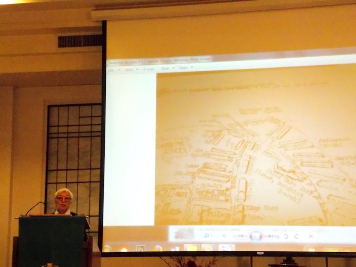 収容所で生まれたTeddy Yoshikami